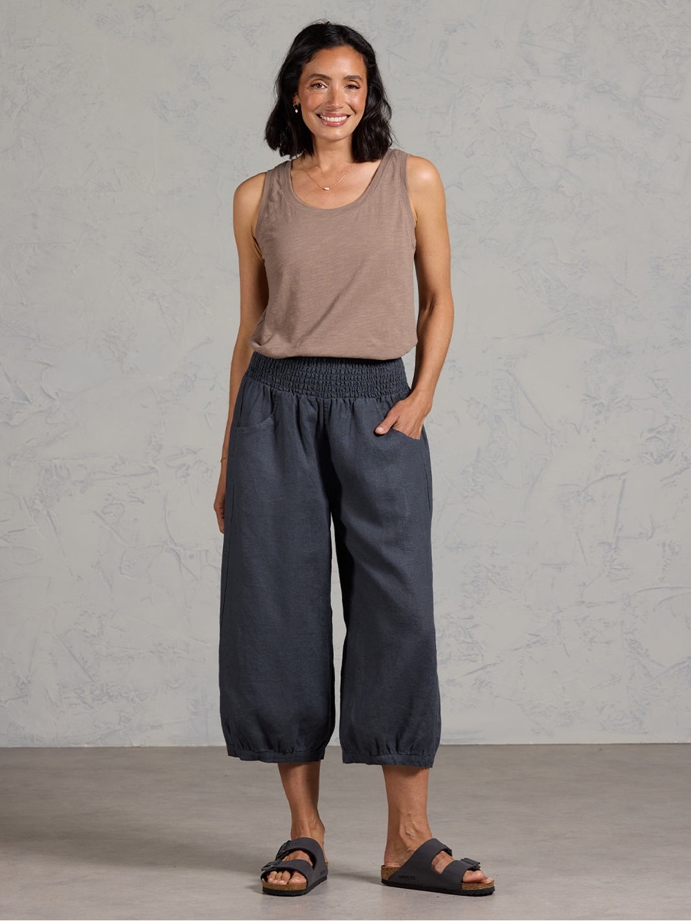 Nomad Women's French Linen Copped Wide Leg Pants in Navy